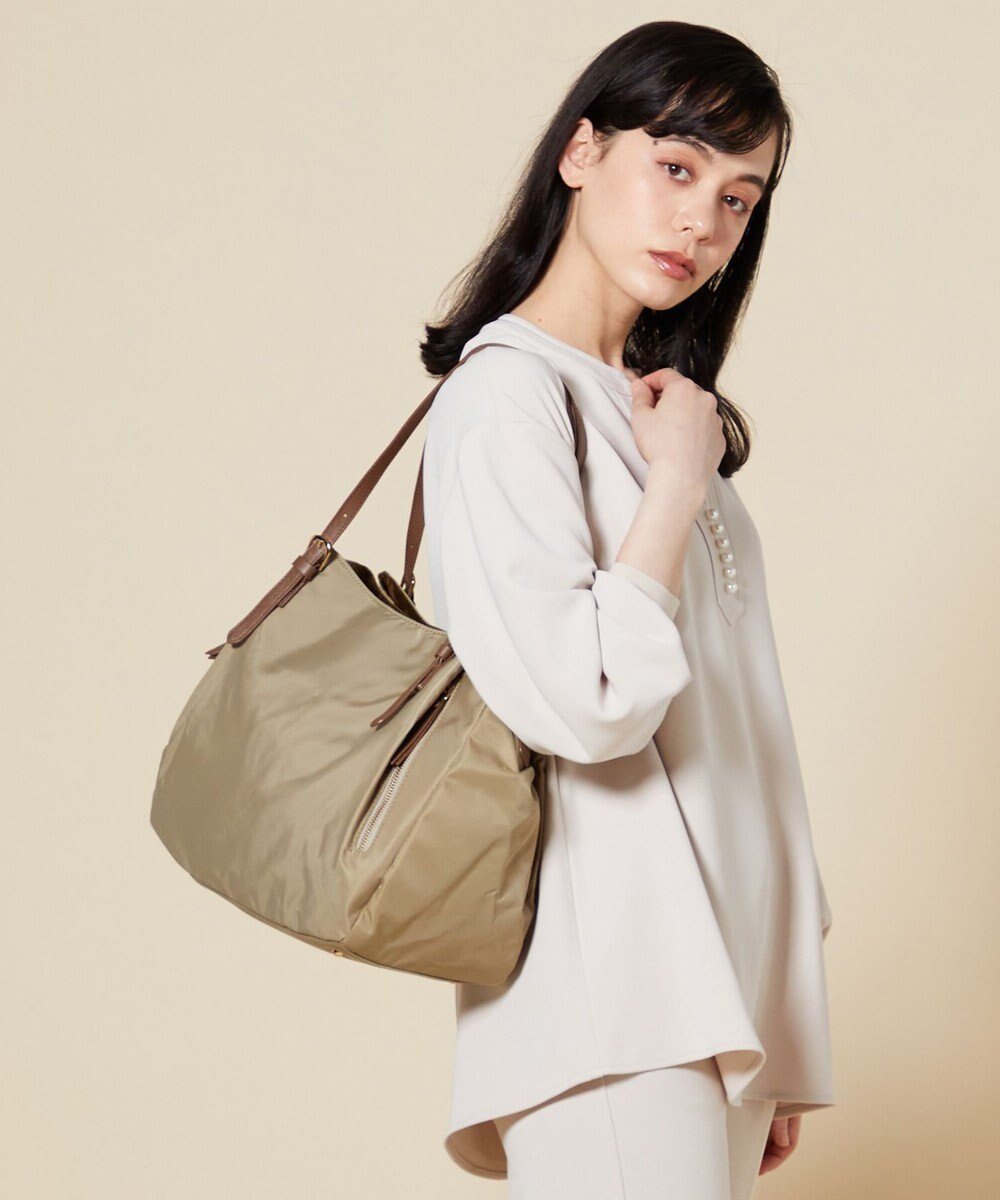 【ラ バガジェリー/LA BAGAGERIE】の【MONICA】ナイロン2WAYトートバッグ Mサイズ インテリア・キッズ・メンズ・レディースファッション・服の通販 founy(ファニー) 　ファッション　Fashion　レディースファッション　Fashion for Women　バッグ　Bags　ポケット　Pocket, Pocket Detail　マグネット　Magnet, Magnetic Closure　エレガント 上品　Elegant　再入荷　Restock / Back in Stock　ビジネス 仕事 通勤　Business / Work / Commuting　ベージュ|ID: prp329100004527401 ipo3291000000033371022