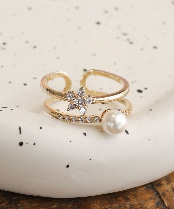 【ティアクラッセ/Tiaclasse】のフラワー+パールダブルリング インテリア・キッズ・メンズ・レディースファッション・服の通販 founy(ファニー) https://founy.com/ ファッション Fashion レディースファッション Fashion for Women アクセサリー Fashion Accessories エレガント 上品 Elegant ギフト プレゼント Gift / Present シューズ Shoes, Footwear シルバー Silver, Metallic Silver ストーン Stone, Gem-Like チュニック Tunic, Long Top パール Pearl, Pearl Accent フラワー Flower, Floral モダン Modern, Contemporary モチーフ Motif, Design Theme 再入荷 Restock / Back in Stock 新作・新入荷 New Arrivals / New In 結婚式 Wedding |ID: prp329100004528060 ipo3291000000035521000