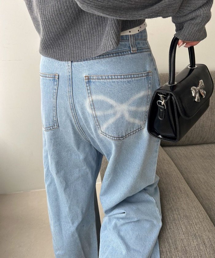 【ウィゴー/WEGO】のモチーフデニムタックパンツ インテリア・キッズ・メンズ・レディースファッション・服の通販 founy(ファニー) https://founy.com/ ファッション Fashion レディースファッション Fashion for Women パンツ Pants & Trousers デニムパンツ・ジーンズ・美脚デニム Denim Jeans & Pants インディゴ Indigo Denim 春 Spring 秋 Autumn ガーリー Girly, Feminine Style ジーンズ Jeans, Denim Pants ストレート Straight, Straight Cut スマホ Smartphone, Mobile Device デニム Denim, Jeans Material トレンド Trend, Trending Now プリント Print, Printed Pattern ポケット Pocket, Pocket Detail リボン Ribbon, Bow ロング Long, Long-Length ワイド Wide, Wide Fit 冬 Winter / This Winter S/S・春夏 SS, Spring/Summer, Warm Season 再入荷 Restock / Back in Stock 夏 Summer |ID: prp329100004528387 ipo3291000000033264621