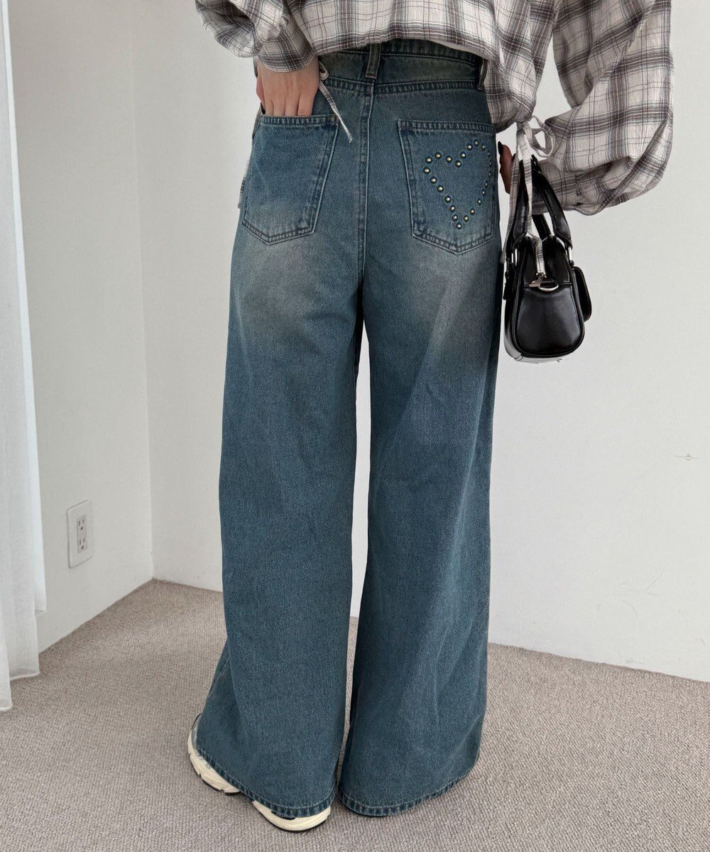【ウィゴー/WEGO】のモチーフデニムタックパンツ インテリア・キッズ・メンズ・レディースファッション・服の通販 founy(ファニー) 　ファッション　Fashion　レディースファッション　Fashion for Women　パンツ　Pants & Trousers　デニムパンツ・ジーンズ・美脚デニム　Denim Jeans & Pants　インディゴ　Indigo Denim　春　Spring　秋　Autumn　ガーリー　Girly, Feminine Style　ジーンズ　Jeans, Denim Pants　ストレート　Straight, Straight Cut　スマホ　Smartphone, Mobile Device　デニム　Denim, Jeans Material　トレンド　Trend, Trending Now　プリント　Print, Printed Pattern　ポケット　Pocket, Pocket Detail　リボン　Ribbon, Bow　ロング　Long, Long-Length　ワイド　Wide, Wide Fit　冬　Winter / This Winter　S/S・春夏　SS, Spring/Summer, Warm Season　再入荷　Restock / Back in Stock　夏　Summer　デニム中濃加工色|ID: prp329100004528387 ipo3291000000033264630