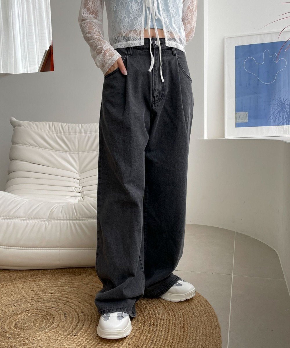 【ウィゴー/WEGO】のモチーフデニムタックパンツ インテリア・キッズ・メンズ・レディースファッション・服の通販 founy(ファニー) 　ファッション　Fashion　レディースファッション　Fashion for Women　パンツ　Pants & Trousers　デニムパンツ・ジーンズ・美脚デニム　Denim Jeans & Pants　インディゴ　Indigo Denim　春　Spring　秋　Autumn　ガーリー　Girly, Feminine Style　ジーンズ　Jeans, Denim Pants　ストレート　Straight, Straight Cut　スマホ　Smartphone, Mobile Device　デニム　Denim, Jeans Material　トレンド　Trend, Trending Now　プリント　Print, Printed Pattern　ポケット　Pocket, Pocket Detail　リボン　Ribbon, Bow　ロング　Long, Long-Length　ワイド　Wide, Wide Fit　冬　Winter / This Winter　S/S・春夏　SS, Spring/Summer, Warm Season　再入荷　Restock / Back in Stock　夏　Summer　デニムブラック|ID: prp329100004528387 ipo3291000000033264633