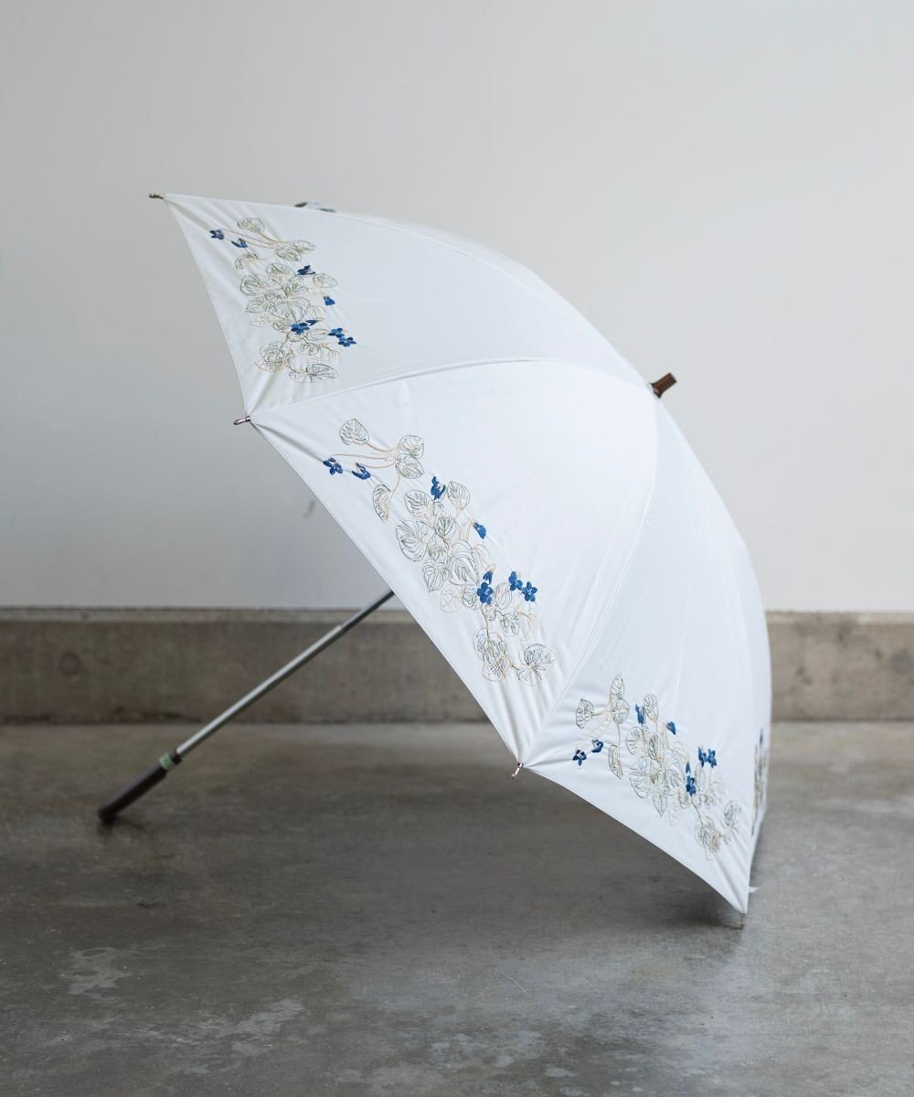 【アンドウール/AND WOOL】の〈一級遮光生地・晴雨兼用〉スミレ刺繍の日傘 (長傘タイプ) インテリア・キッズ・メンズ・レディースファッション・服の通販 founy(ファニー) 　ファッション　Fashion　レディースファッション　WOMEN　傘 / レイングッズ　Umbrellas/Rainwear　傘　Umbrella　サマー　Summer　日傘　Parasol　NEW・新作・新着・新入荷　New Arrivals　ホワイト|ID: prp329100004528431 ipo3291000000032020650