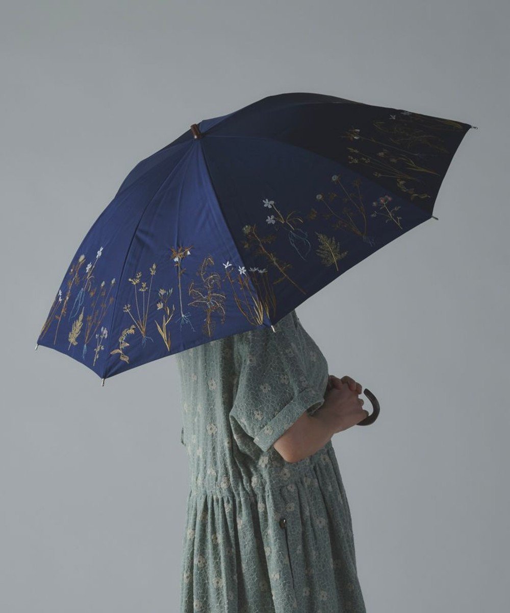 【アンドウール/AND WOOL】の〈一級遮光生地・晴雨兼用〉ボタニカル刺繍の日傘 (長傘タイプ) インテリア・キッズ・メンズ・レディースファッション・服の通販 founy(ファニー) 　ファッション　Fashion　レディースファッション　Fashion for Women　レイングッズ・傘・晴雨兼用傘　Umbrellas & Rain Gear　傘　Umbrella, Parasol　サマー　Summer, Summer Style　ボタニカル　Botanical, Floral Pattern　日傘　Parasol, UV Umbrella　ネイビー|ID: prp329100004528432 ipo3291000000033537933