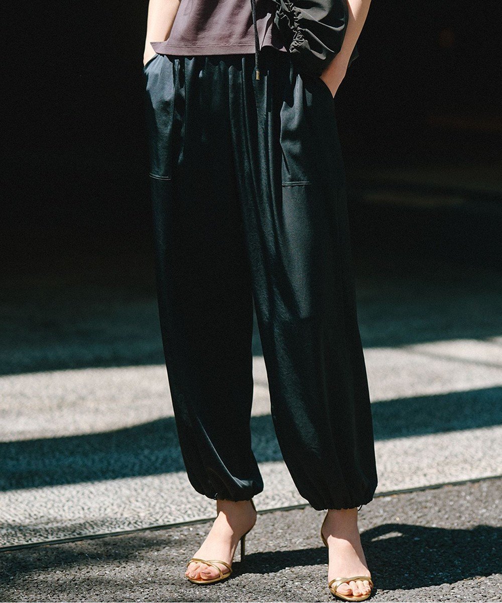 【23区/NIJYUSANKU】の【GLOW8月号掲載/洗える】スムースサテン パラシュートパンツ インテリア・キッズ・メンズ・レディースファッション・服の通販 founy(ファニー) 　雑誌掲載アイテム　Magazine Picks & Fashion Features　ファッション雑誌　Fashion Magazines　グロー　GLOW　ファッション　Fashion　レディースファッション　Fashion for Women　パンツ　Pants & Trousers　春　Spring　洗える　Machine Washable　サテン　Satin, Glossy Fabric　ストレッチ　Stretch, Stretchy Fabric　雑誌　Magazine, Fashion Magazine　ダウン　Down, Puffer　トレンド　Trend, Trending Now　ドレープ　Drape, Draping Fabric　8月号　August Issue, Aug. Edition　ブライト　Bright, Shiny　S/S・春夏　SS, Spring/Summer, Warm Season　夏　Summer　2024年　2024　2024春夏・S/S　Spring/Summer 2024 SS24　エレガント 上品　Elegant　ブラック系|ID: prp329100004529731 ipo3291000000034201789