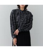 【23区/NIJYUSANKU】の【洗える】モノクロトーンプリント ブラウス ブラック系|ID: prp329100004529778 ipo3291000000032026670