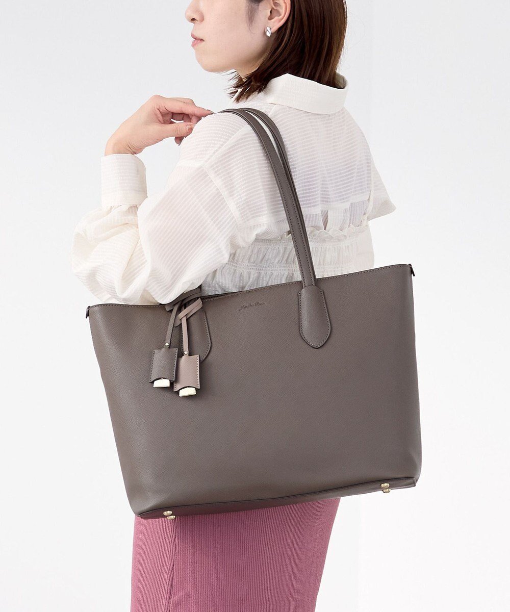 【エースバッグズアンドラゲッジ/ACE BAGS & LUGGAGE】のJewelna Rose リタ・トートバッグ A4サイズ 16146 ジュエルナローズ インテリア・キッズ・メンズ・レディースファッション・服の通販 founy(ファニー) 　ファッション　Fashion　レディースファッション　WOMEN　バッグ　Bag　クッション　Cushion　シンプル　Simple　スマート　Smart　スリム　Slim　スリーブ　Sleeve　ダブル　Double　チャーム　Charm　台形　Trapezoid　定番　Standard　フェイクレザー　Faux Leather　フェミニン　Feminine　ベーシック　Basic　ポケット　Pocket　リュック　Ruck Sack　再入荷　Restock/Back In Stock/Re Arrival　おすすめ　Recommend　スーツケース キャリーケース　Suitcase　エレガント 上品　Elegant　ビジネス 仕事 通勤　Business　チャコール|ID: prp329100004529820 ipo3291000000032026850
