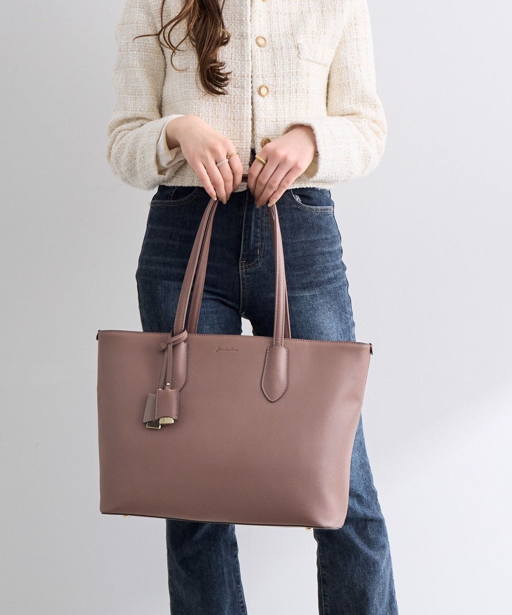 【エースバッグズアンドラゲッジ/ACE BAGS & LUGGAGE】のJewelna Rose リタ・トートバッグ A4サイズ 16146 ジュエルナローズ インテリア・キッズ・メンズ・レディースファッション・服の通販 founy(ファニー) 　ファッション　Fashion　レディースファッション　WOMEN　バッグ　Bag　クッション　Cushion　シンプル　Simple　スマート　Smart　スリム　Slim　スリーブ　Sleeve　ダブル　Double　チャーム　Charm　台形　Trapezoid　定番　Standard　フェイクレザー　Faux Leather　フェミニン　Feminine　ベーシック　Basic　ポケット　Pocket　リュック　Ruck Sack　再入荷　Restock/Back In Stock/Re Arrival　おすすめ　Recommend　スーツケース キャリーケース　Suitcase　エレガント 上品　Elegant　ビジネス 仕事 通勤　Business　ダスティピンク|ID: prp329100004529820 ipo3291000000032026851