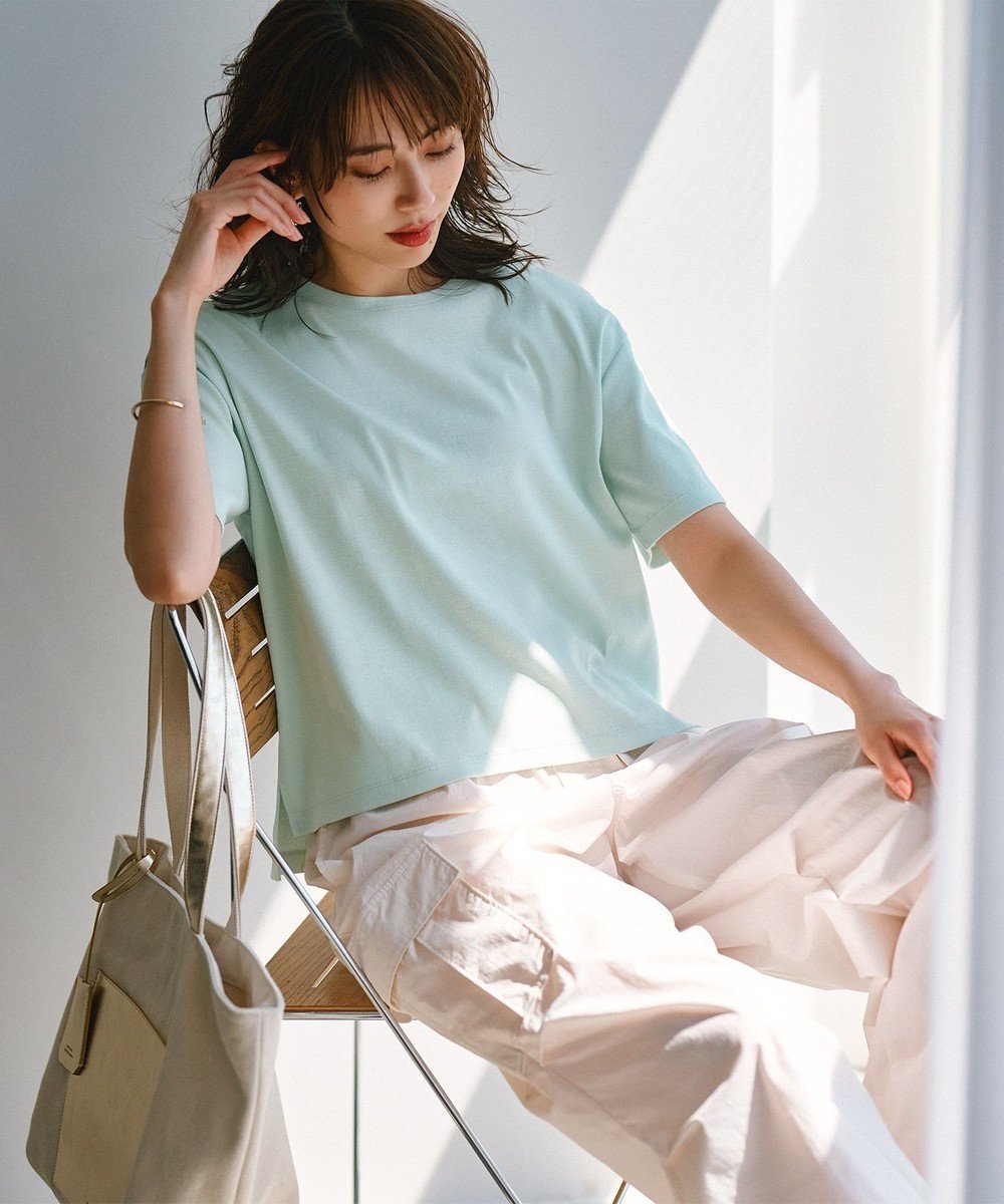【23区/NIJYUSANKU】の【GLOW8月号掲載/接触冷感】半袖 クロップド IT TEE インテリア・キッズ・メンズ・レディースファッション・服の通販 founy(ファニー) 　雑誌掲載アイテム　Magazine Items　ファッション雑誌　Fashion Magazines　グロー　GLOW　ファッション　Fashion　レディースファッション　Ladies' Fashion Online　トップス・カットソー　Tops/Tshirt　シャツ/ブラウス　Shirts/Blouses　ロング / Tシャツ　T-Shirts　カットソー　Cut and Sewn　春　Spring　カットソー　Cut And Sew　クロップド　Cropped　コンパクト　Compact　吸水　Water Absorption　スリーブ　Sleeve　雑誌　Magazine　トレンド　Trend　ドロップ　Drop　定番　Standard　8月号　August Issue　バランス　Balance　フレンチ　French　ベーシック　Basic　ボトム　Bottom　半袖　Short Sleeve　S/S・春夏　Ss・Spring/Summer　夏　Summer　2024年　2024　2024春夏・S/S　Ss,Spring/Summer,2024　エレガント 上品　Elegant　ミント系|ID: prp329100004530164 ipo3291000000032635421
