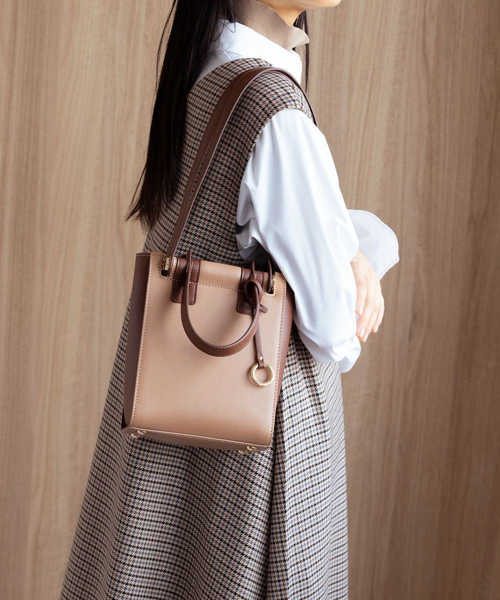 【組曲/KUMIKYOKU】の2WAYハンドルスクエアショルダー バッグ Mini インテリア・キッズ・メンズ・レディースファッション・服の通販 founy(ファニー) 　ファッション　Fashion　レディースファッション　WOMEN　コンパクト　Compact　フラップ　Flap　ポケット　Pocket　ブラウン系1|ID: prp329100004530209 ipo3291000000032028469