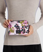 【ポール スミス/Paul Smith】のフローラルポーチ23AW 人気、トレンドファッション・服の通販 founy(ファニー) ファッション Fashion レディースファッション WOMEN 財布 Wallets ポーチ Pouches 2023年 2023 2023-2024秋冬・A/W Aw/Autumn/Winter//Fw/Fall-Winter/2023-2024 おすすめ Recommend ギフト プレゼント Gift Present フラワー Flower ポケット Pocket ポーチ Pouch モチーフ Motif ワーク Work エレガント 上品 Elegant 財布 Wallet |ID:prp329100004530258