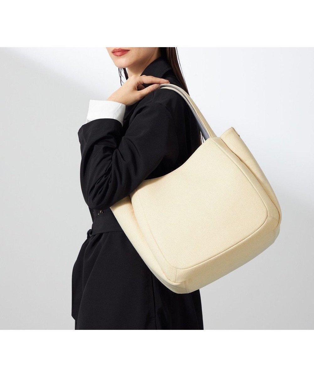 【イザック/Y'SACCS】のフェルトトート Mサイズ インテリア・キッズ・メンズ・レディースファッション・服の通販 founy(ファニー) ファッション Fashion レディースファッション Fashion for Women バッグ Bags イエロー Yellow スマート Smart, Elegant フェルト Felt, Felt Fabric ボンディング Bonding, Bonded Fabric ポケット Pocket, Pocket Detail マグネット Magnet, Magnetic Closure エレガント 上品 Elegant 人気 Popular, Best Seller 定番 Standard, Basic Item A/W・秋冬 Autumn/Winter 軽量 Lightweight, Ultra Light アイボリー|ID: prp329100004530274 ipo3291000000033714946