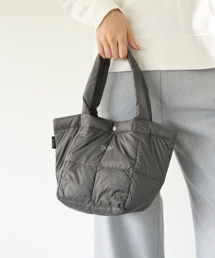 【アンフィーロ 自由区/UNFILO】の【TAION×UNFILO】BASIC TOTE インテリア・キッズ・メンズ・レディースファッション・服の通販 founy(ファニー) https://founy.com/ ファッション Fashion レディースファッション WOMEN バッグ Bag コンパクト Compact ダウン Down トートバック Tote Bag フロント Front プリント Print |ID: prp329100004530849 ipo3291000000032031118