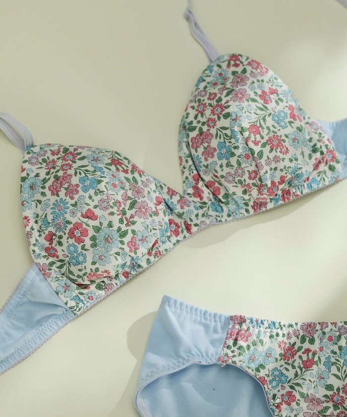 【ウンナナクール/une nana cool】のMADE WITH LIBERTY FABRIC 綿混三角ノンワイヤーブラ インテリア・キッズ・メンズ・レディースファッション・服の通販 founy(ファニー) https://founy.com/ ファッション Fashion レディースファッション WOMEN アンダー Under イラスト Illustration クラシック Classic シルバー Silver 人気 Popularity ブラジャー Bra プリント Print ワイヤー Wire |ID: prp329100004530978 ipo3291000000032031666