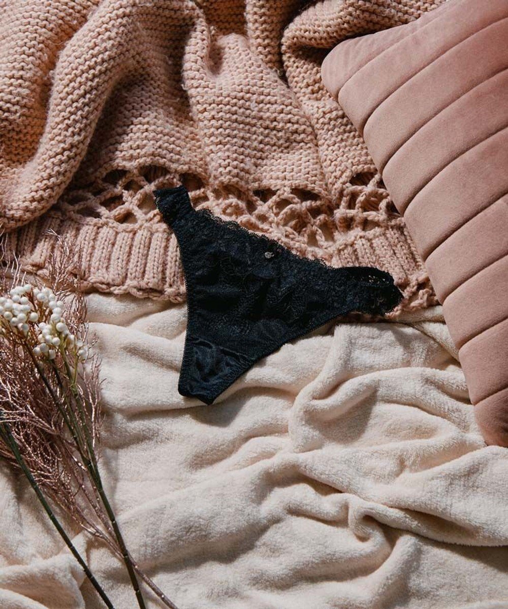 【三愛水着楽園/San-ai Resort】の【northerly bra フィットシリーズ 谷間メイク】 カシュクールレースモールド Tバックショーツ M 【northerly】 インテリア・キッズ・メンズ・レディースファッション・服の通販 founy(ファニー) 　ファッション　Fashion　レディースファッション　WOMEN　バッグ　Bag　アンダー　Under　ショーツ　Shorts　フィット　Fit　レース　Race　ブラック|ID: prp329100004531193 ipo3291000000032159169