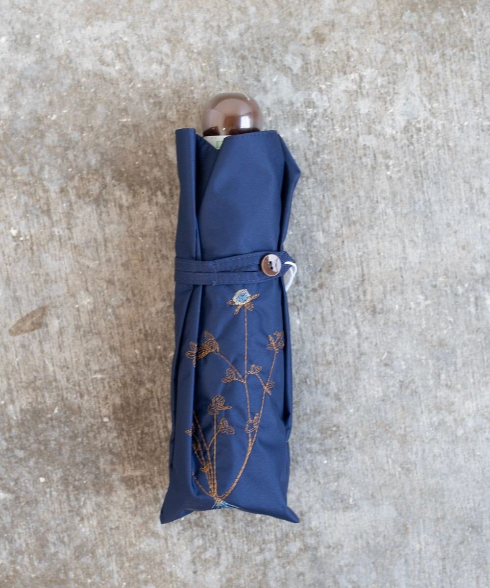 【アンドウール/AND WOOL】の〈一級遮光生地・晴雨兼用〉ボタニカル刺繍の日傘 (長傘タイプ) インテリア・キッズ・メンズ・レディースファッション・服の通販 founy(ファニー) 　ファッション　Fashion　レディースファッション　WOMEN　傘 / レイングッズ　Umbrellas/Rainwear　傘　Umbrella　軽量　Lightweight　サマー　Summer　スポーツ　Sports　ボタニカル　Botanical　日傘　Parasol　NEW・新作・新着・新入荷　New Arrivals　ネイビー|ID: prp329100004531307 ipo3291000000032033041