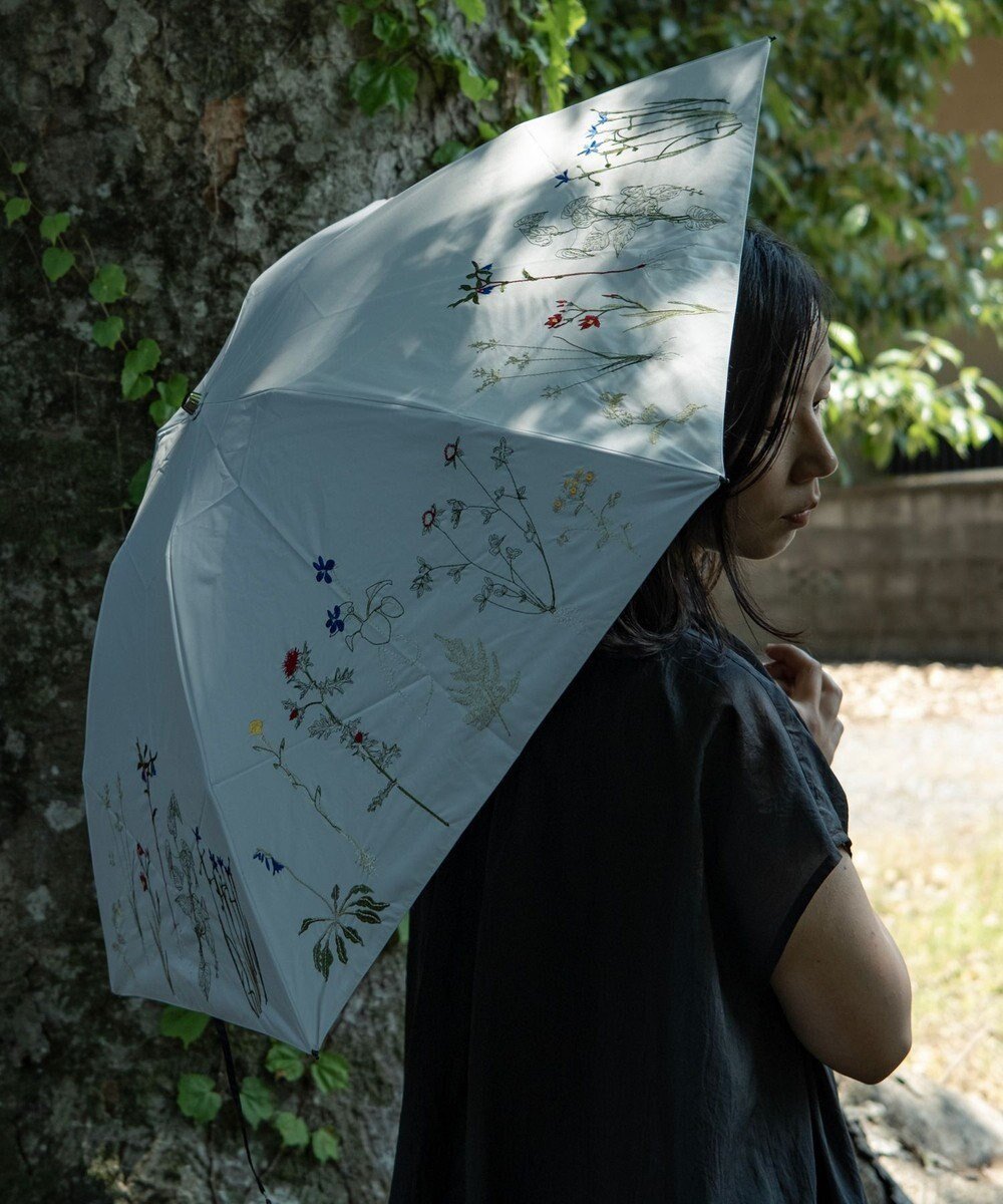 【アンドウール/AND WOOL】の〈一級遮光生地・晴雨兼用〉ボタニカル刺繍の日傘 (長傘タイプ) インテリア・キッズ・メンズ・レディースファッション・服の通販 founy(ファニー) 　ファッション　Fashion　レディースファッション　WOMEN　傘 / レイングッズ　Umbrellas/Rainwear　傘　Umbrella　軽量　Lightweight　サマー　Summer　スポーツ　Sports　ボタニカル　Botanical　日傘　Parasol　NEW・新作・新着・新入荷　New Arrivals　ホワイト|ID: prp329100004531307 ipo3291000000032033043