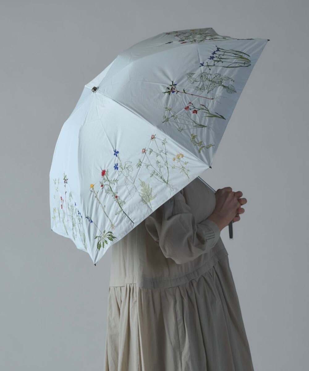 【アンドウール/AND WOOL】の〈一級遮光生地・晴雨兼用〉ボタニカル刺繍の日傘 (折りたたみ傘タイプ) インテリア・キッズ・メンズ・レディースファッション・服の通販 founy(ファニー) 　ファッション　Fashion　レディースファッション　Ladies' Fashion Online　傘 / レイングッズ　Umbrellas/Rainwear　傘　Umbrella　軽量　Lightweight　サマー　Summer　スポーツ　Sports　ボタニカル　Botanical　日傘　Parasol　ホワイト|ID: prp329100004531307 ipo3291000000032584597
