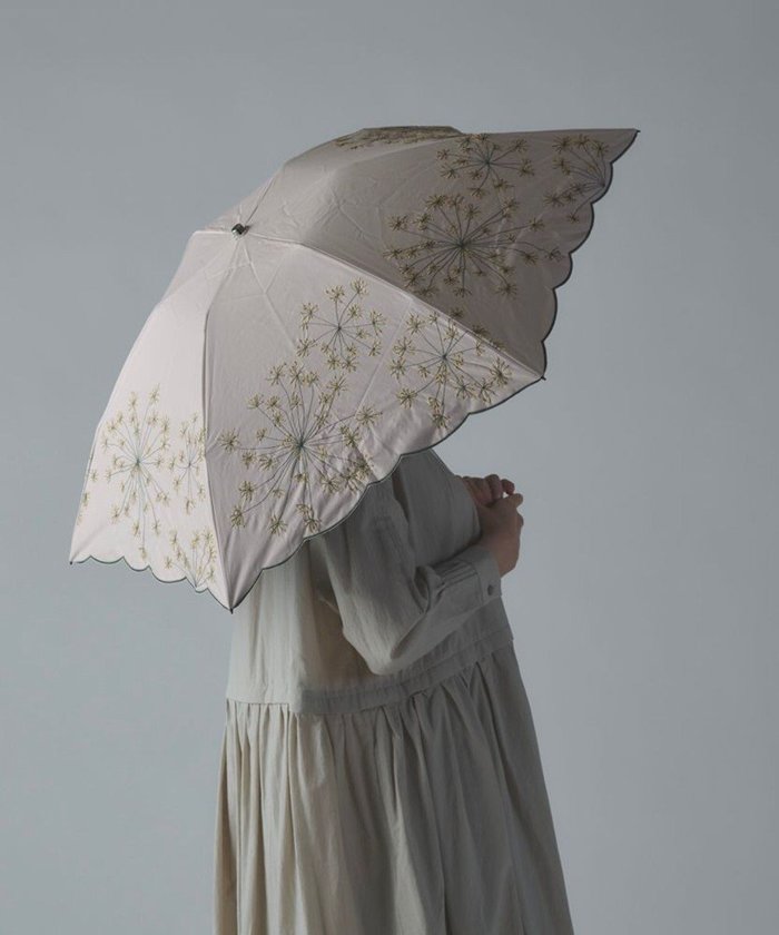 【アンドウール/AND WOOL】の〈一級遮光生地・晴雨兼用〉フェンネル刺繍の日傘 (折りたたみタイプ) インテリア・キッズ・メンズ・レディースファッション・服の通販 founy(ファニー) https://founy.com/ ファッション Fashion レディースファッション Fashion for Women レイングッズ・傘・晴雨兼用傘 Umbrellas & Rain Gear 傘 Umbrella, Parasol 軽量 Lightweight, Ultra Light サマー Summer, Summer Style スポーツ Sports, Activewear 日傘 Parasol, UV Umbrella |ID: prp329100004531310 ipo3291000000032731128