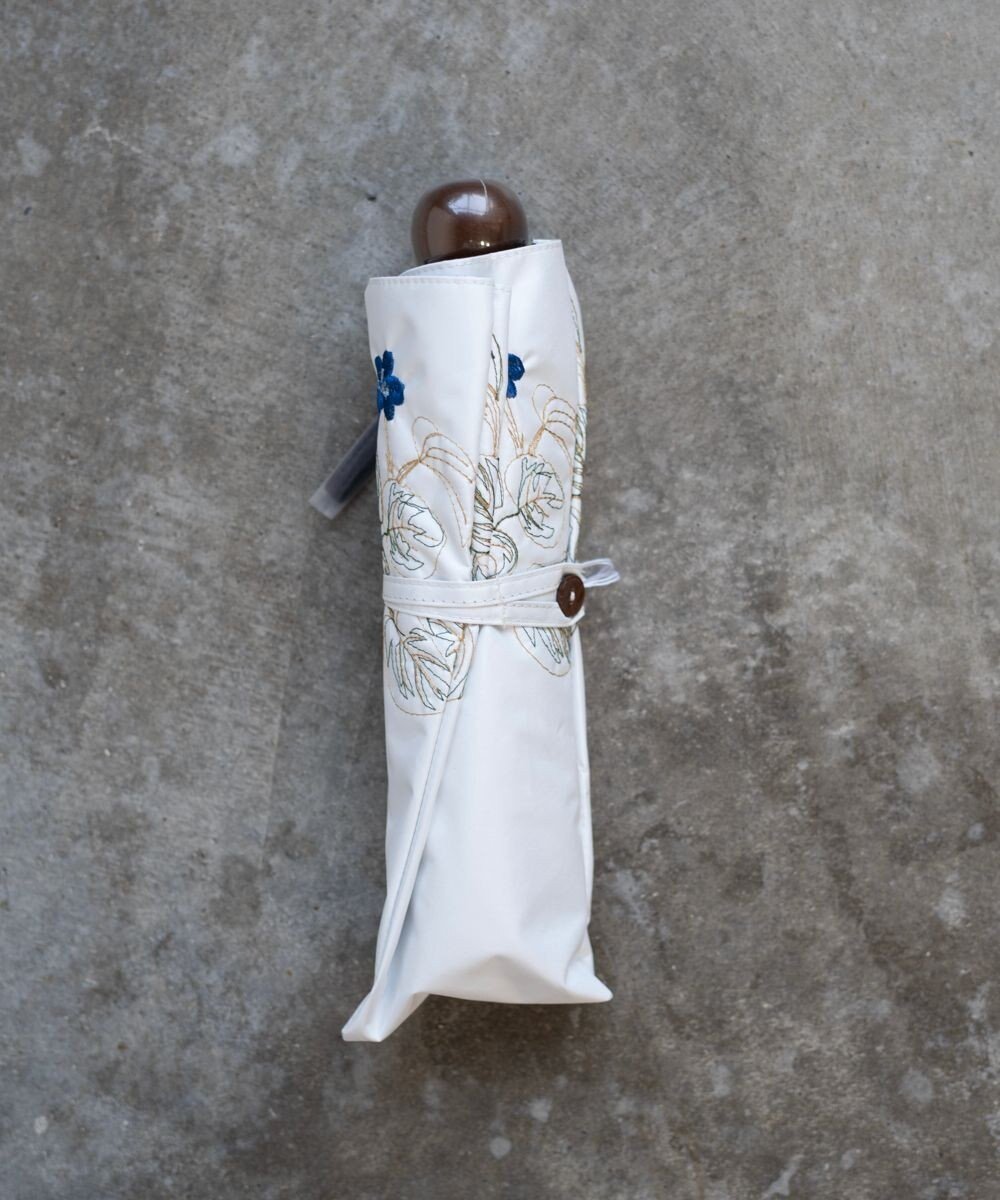 【アンドウール/AND WOOL】の〈一級遮光生地・晴雨兼用〉スミレ刺繍の日傘 (折りたたみタイプ) インテリア・キッズ・メンズ・レディースファッション・服の通販 founy(ファニー) 　ファッション　Fashion　レディースファッション　WOMEN　傘 / レイングッズ　Umbrellas/Rainwear　傘　Umbrella　軽量　Lightweight　サマー　Summer　スポーツ　Sports　日傘　Parasol　NEW・新作・新着・新入荷　New Arrivals　ホワイト|ID: prp329100004531315 ipo3291000000032033078