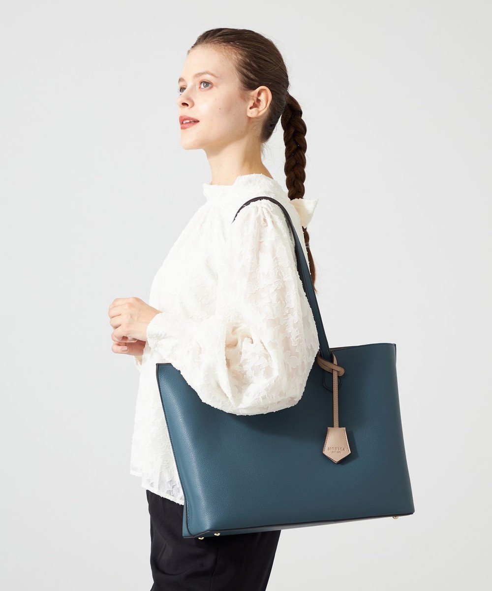 【ラ バガジェリー/LA BAGAGERIE】の【MONICA】バイカラーA4トート インテリア・キッズ・メンズ・レディースファッション・服の通販 founy(ファニー) ファッション Fashion レディースファッション Fashion for Women バッグ Bags 軽量 Lightweight, Ultra Light シンプル Simple, Minimal スタイリッシュ Stylish, Fashionable スマート Smart, Elegant フォルム Silhouette, Form ポケット Pocket, Pocket Detail おすすめ Recommended / Our Picks ビジネス 仕事 通勤 Business / Work / Commuting ネイビー|ID: prp329100004532551 ipo3291000000034211320