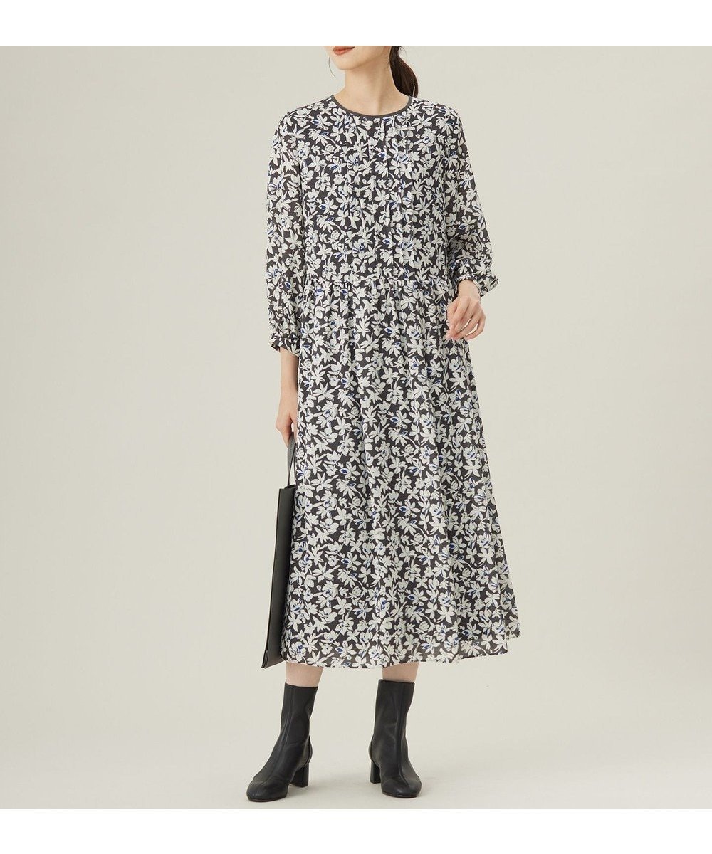 【自由区/JIYU-KU】の【洗える】スノーフラワープリント ワンピース 人気、トレンドファッション・服の通販 founy(ファニー) 　ファッション　Fashion　レディースファッション　Fashion for Women　ワンピース　Dresses　カーディガン　Cardigan, Knitwear　クリスマス X'mas　Christmas / X'mas　サテン　Satin, Glossy Fabric　ジャケット　Jacket, Outerwear　ドレープ　Drape, Draping Fabric　パウダー　Powder, Soft Tone　フロント　Front, Front Design　プリント　Print, Printed Pattern　ローズ　Rose, Rose Motif　エレガント 上品　Elegant　洗える　Machine Washable　無地　Plain, Solid Color　A/W・秋冬　Autumn/Winter　 other-1|ID: prp329100004532567 ipo3291000000032685866