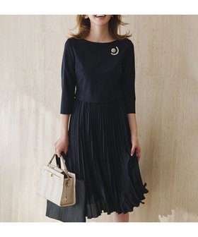 【組曲/KUMIKYOKU】の【KUMIKYOKU NAVY】ジャージーコンビプリーツ ワンピース 人気、トレンドファッション・服の通販 founy(ファニー) ファッション Fashion レディースファッション Fashion for Women ワンピース Dresses カーディガン Cardigan, Knitwear コレクション Collection, Seasonal Line コンパクト Compact, Small Size コンビ Combo, Combination Style ジャケット Jacket, Outerwear ストレッチ Stretch, Stretchy Fabric ツイード Twill, Twill Weave ドレープ Drape, Draping Fabric フォルム Silhouette, Form フォーマル Formal, Dressy プリーツ Pleats, Pleated A/W・秋冬 Autumn/Winter 2022年 2022 S/S・春夏 SS, Spring/Summer, Warm Season 2022-2023秋冬・A/W Autumn/Winter 2022–23 AW22–23 夏 Summer エレガント 上品 Elegant セレモニー Ceremony 結婚式 Wedding ビジネス 仕事 通勤 Business / Work / Commuting |ID:prp329100004532569