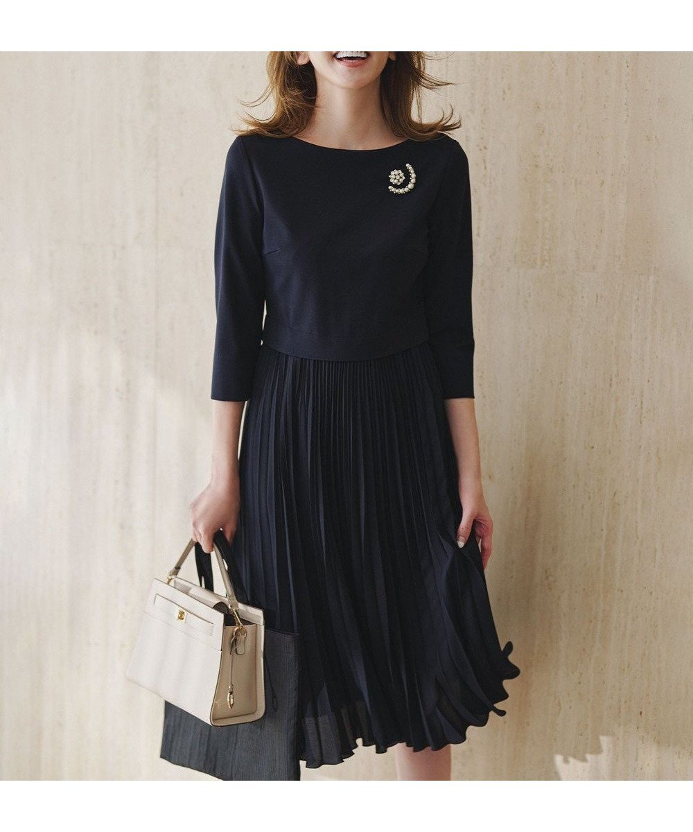 【組曲/KUMIKYOKU】の【KUMIKYOKU NAVY】ジャージーコンビプリーツ ワンピース 人気、トレンドファッション・服の通販 founy(ファニー) ファッション Fashion レディースファッション Fashion for Women ワンピース Dresses カーディガン Cardigan, Knitwear コレクション Collection, Seasonal Line コンパクト Compact, Small Size コンビ Combo, Combination Style ジャケット Jacket, Outerwear ストレッチ Stretch, Stretchy Fabric ツイード Twill, Twill Weave ドレープ Drape, Draping Fabric フォルム Silhouette, Form フォーマル Formal, Dressy プリーツ Pleats, Pleated A/W・秋冬 Autumn/Winter 2022年 2022 S/S・春夏 SS, Spring/Summer, Warm Season 2022-2023秋冬・A/W Autumn/Winter 2022–23 AW22–23 夏 Summer エレガント 上品 Elegant セレモニー Ceremony 結婚式 Wedding ビジネス 仕事 通勤 Business / Work / Commuting other-1|ID: prp329100004532569 ipo3291000000036898919