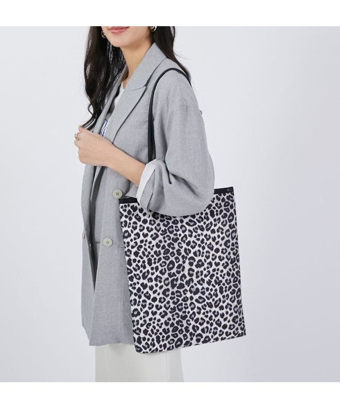 【レスポートサック/LeSportsac】のVERTICAL CITY TOTE/アップタウンレオパード/ブラック インテリア・キッズ・メンズ・レディースファッション・服の通販 founy(ファニー) https://founy.com/ ファッション Fashion レディースファッション Fashion for Women バッグ Bags 軽量 Lightweight, Ultra Light シンプル Simple, Minimal スリム Slim, Slim Fit ポケット Pocket, Pocket Detail モノトーン Monotone, Black and White レオパード Leopard, Animal Print ワーク Workwear, Utility Style おすすめ Recommended / Our Picks ビジネス 仕事 通勤 Business / Work / Commuting |ID: prp329100004532925 ipo3291000000033582064