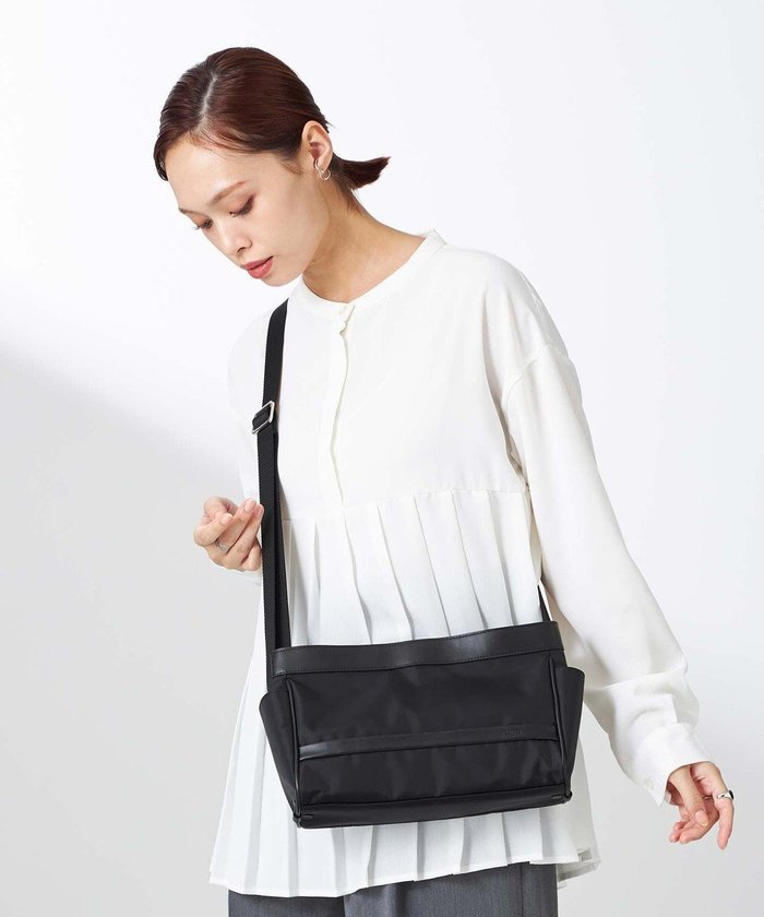 【イザック/Y'SACCS】のトラベル ホライズンショルダー インテリア・キッズ・メンズ・レディースファッション・服の通販 founy(ファニー) https://founy.com/ ファッション Fashion レディースファッション Fashion for Women スクエア Square, Square Shape スマート Smart, Elegant 財布 Wallet, Purse トラベル Travel, Travel Gear フォルム Silhouette, Form ボストンバッグ Boston Bag, Retro Bag ポケット Pocket, Pocket Detail ポーチ Pouch, Small Case マグネット Magnet, Magnetic Closure おすすめ Recommended / Our Picks 旅行 Travel |ID: prp329100004533391 ipo3291000000033669609