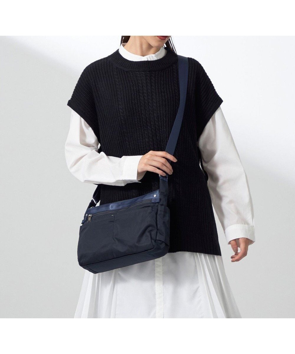 【イザック/Y'SACCS】のテープデザイン トラベルショルダーバッグ インテリア・キッズ・メンズ・レディースファッション・服の通販 founy(ファニー) ファッション Fashion レディースファッション Fashion for Women バッグ Bags スマート Smart, Elegant トラベル Travel, Travel Gear ポケット Pocket, Pocket Detail マグネット Magnet, Magnetic Closure エレガント 上品 Elegant ネイビー|ID: prp329100004533582 ipo3291000000034876066