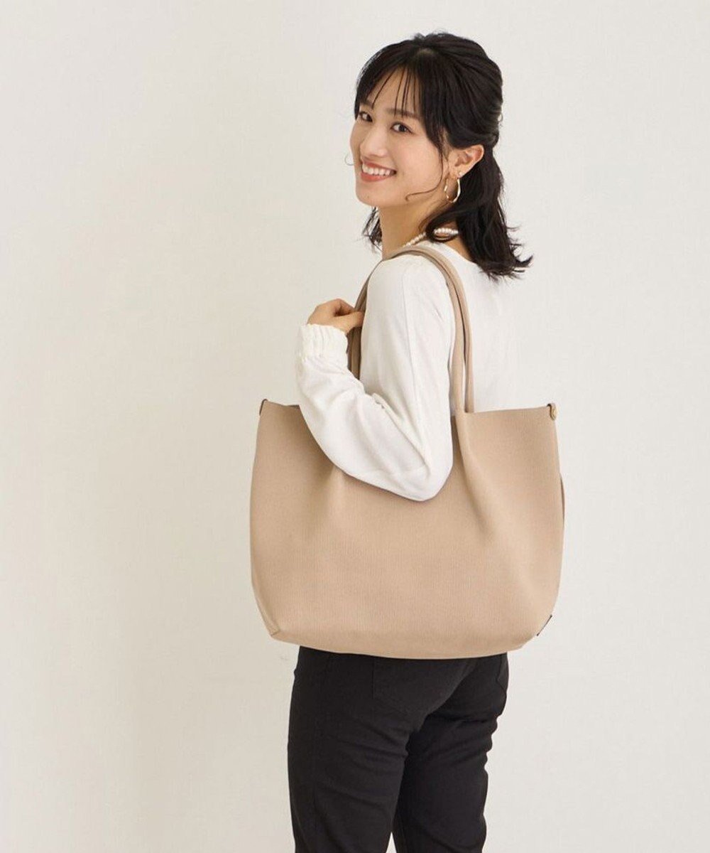 【ルートート/ROOTOTE】の1145【手洗い可能】LT.ミディアム.ルフル-A インテリア・キッズ・メンズ・レディースファッション・服の通販 founy(ファニー) 　ファッション　Fashion　レディースファッション　WOMEN　バッグ　Bag　カメラ　Camera　シンプル　Simple　ハンカチ　Handkerchief　パターン　Pattern　ポケット　Pocket　NEW・新作・新着・新入荷　New Arrivals　ビジネス 仕事 通勤　Business　02:ベージュ|ID: prp329100004533587 ipo3291000000032042936