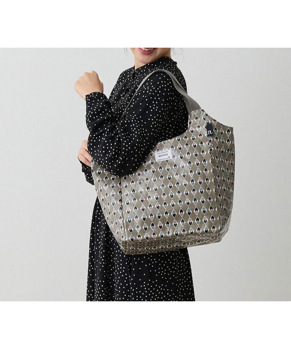 【ルートート/ROOTOTE】の1022【肩掛け】EU.ラウンド.ラミネート-P 人気、トレンドファッション・服の通販 founy(ファニー) 　ファッション　Fashion　レディースファッション　WOMEN　バッグ　Bag　カメラ　Camera　スマホ　Smartphone　ドット　Dot　プリント　Print　ボックス　Box　ポケット　Pocket　ポーチ　Pouch　モチーフ　Motif　ラウンド　Round　ランダム　Random　NEW・新作・新着・新入荷　New Arrivals　 other-1|ID: prp329100004533599 ipo3291000000032169145