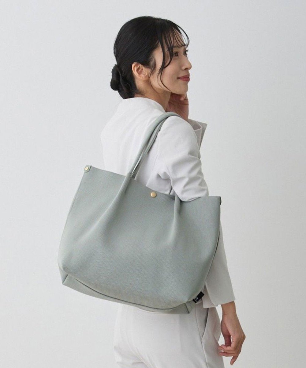 【ルートート/ROOTOTE】の1075【手洗い可能】LT.ミディアム.ルフル-B インテリア・キッズ・メンズ・レディースファッション・服の通販 founy(ファニー) 　ファッション　Fashion　レディースファッション　Fashion for Women　バッグ　Bags　洗える　Machine Washable　カメラ　Camera Accessories　ドット　Polka Dot, Dot Pattern　ハンカチ　Handkerchief, Hanky　パターン　Pattern, Design Print　ポケット　Pocket, Pocket Detail　新作・新入荷　New Arrivals / New In　ビジネス 仕事 通勤　Business / Work / Commuting　03:グレー|ID: prp329100004533607 ipo3291000000032502002