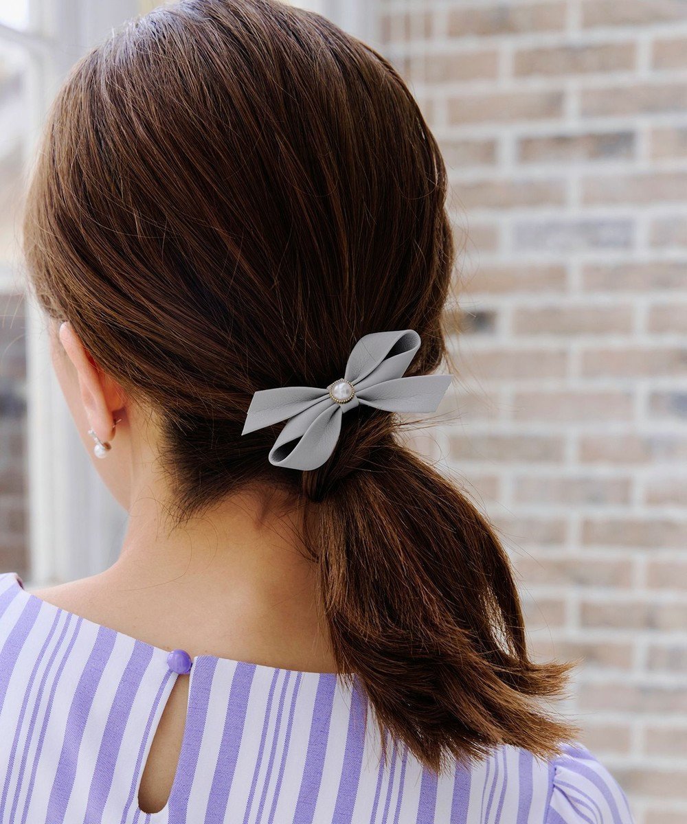 【ティアクラッセ/Tiaclasse】の【2TYPE/ゴム&クリップ】レザーリボンヘアアクセサリー インテリア・キッズ・メンズ・レディースファッション・服の通販 founy(ファニー) 　ファッション　Fashion　レディースファッション　WOMEN　シュシュ / ヘアアクセ　Hair Accessories　アクセサリー　Accessories　シューズ　Shoes　シンプル　Simple　チュニック　Tunic　バレッタ　Valletta　リボン　Ribbon　ワンポイント　One Point　再入荷　Restock/Back In Stock/Re Arrival　NEW・新作・新着・新入荷　New Arrivals　ゴム:グレー|ID: prp329100004534305 ipo3291000000032248129