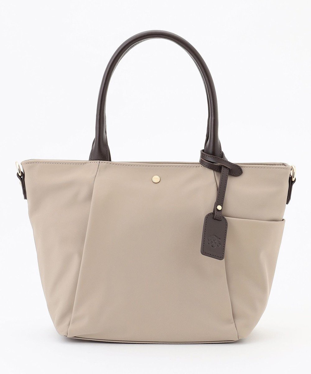 【ジェイ プレス/J.PRESS】の【WEB限定】2wayナイロン Midium トート バッグ インテリア・キッズ・メンズ・レディースファッション・服の通販 founy(ファニー) 　ファッション　Fashion　レディースファッション　Fashion for Women　バッグ　Bags　軽量　Lightweight, Ultra Light　シンプル　Simple, Minimal　スタイリッシュ　Stylish, Fashionable　スタンダード　Standard, Basic　財布　Wallet, Purse　チャーム　Charm, Pendant　トートバッグ　Tote Bag, Large Shoulder Bag　定番　Standard, Basic Item　ポケット　Pocket, Pocket Detail　ポシェット　Pochette, Mini Bag　エレガント 上品　Elegant　ベージュ系1|ID: prp329100004534433 ipo3291000000034780986