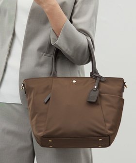 【ジェイ プレス/J.PRESS】の【WEB限定】2wayナイロン Midium トート バッグ 人気、トレンドファッション・服の通販 founy(ファニー) ファッション Fashion レディースファッション Fashion for Women バッグ Bags 軽量 Lightweight, Ultra Light シンプル Simple, Minimal スタイリッシュ Stylish, Fashionable スタンダード Standard, Basic 財布 Wallet, Purse チャーム Charm, Pendant トートバッグ Tote Bag, Large Shoulder Bag 定番 Standard, Basic Item ポケット Pocket, Pocket Detail ポシェット Pochette, Mini Bag エレガント 上品 Elegant |ID:prp329100004534433
