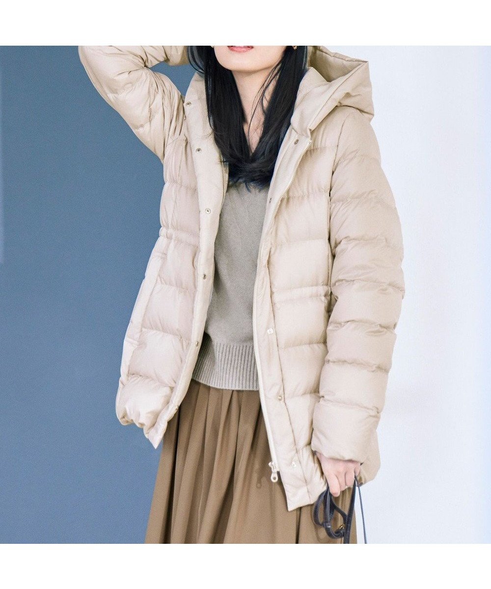 【23区/NIJYUSANKU】の【VERY掲載/新色追加】シレータフタ ミドル丈 ダウンコート インテリア・キッズ・メンズ・レディースファッション・服の通販 founy(ファニー) 　雑誌掲載アイテム　Magazine Picks & Fashion Features　ファッション雑誌　Fashion Magazines　ヴェリィ　VERY　ファッション　Fashion　レディースファッション　Fashion for Women　アウター　Coat / Outerwear Collection　コート・ロングコート・ピーコート　Long Coats, Peacoats & More　レディースジャケット・軽アウター　Jackets　ダウンジャケット・軽量ダウン　Warm & Lightweight Down Jackets　洗える　Machine Washable　コンパクト　Compact, Small Size　軽量　Lightweight, Ultra Light　12月号　December Issue　シャーリング　Shirring, Ruched　ショート　Short, Short Length　ジャケット　Jacket, Outerwear　雑誌　Magazine, Fashion Magazine　タフタ　Taffeta, Structured Fabric　ダウン　Down, Puffer　トレンド　Trend, Trending Now　人気　Popular, Best Seller　ハイネック　High Neck, Mock Neck　バランス　Balance, Style Balance　フェザー　Feather, Feather Detail　ベーシック　Basic, Essential　ミドル　Middle Length, Mid Height　ロング　Long, Long-Length　冬　Winter / This Winter　A/W・秋冬　Autumn/Winter　エレガント 上品　Elegant　ベージュ系|ID: prp329100004535264 ipo3291000000035580758