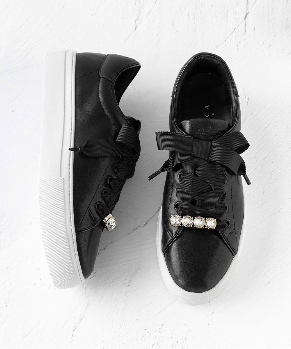 【トッカ/TOCCA】の【新色シルバーカラー登場!】【軽量】BIJOUX SNEAKERS スニーカー インテリア・キッズ・メンズ・レディースファッション・服の通販 founy(ファニー) 　ファッション　Fashion　レディースファッション　Fashion for Women　クッション　Cushion, Throw Pillow　シルバー　Silver, Metallic Silver　シンプル　Simple, Minimal　スニーカー　Sneakers, Trainers　リュクス　Luxury, Elegant, High-End, Chic　レース　Lace, Lace Fabric　ロマンティック　Romantic, Feminine Style　厚底　Platform Shoes　軽量　Lightweight, Ultra Light　雑誌　Magazine, Fashion Magazine　ブラック系|ID: prp329100004535360 ipo3291000000033487953