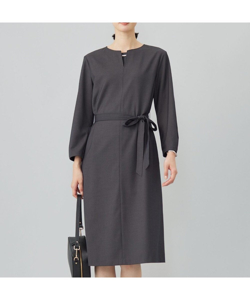 【ジェイ プレス/J.PRESS】の【洗える】T/Rウォッシャブルギャバ パール釦 ワンピース インテリア・キッズ・メンズ・レディースファッション・服の通販 founy(ファニー) 　ファッション　Fashion　レディースファッション　Fashion for Women　ワンピース　Dresses　アクセサリー　Fashion Accessories　洗える　Machine Washable　ギャザー　Gathered, Ruffled　コンパクト　Compact, Small Size　パール　Pearl, Pearl Accent　ポケット　Pocket, Pocket Detail　リボン　Ribbon, Bow　A/W・秋冬　Autumn/Winter　エレガント 上品　Elegant　チャコール系|ID: prp329100004535368 ipo3291000000033682679