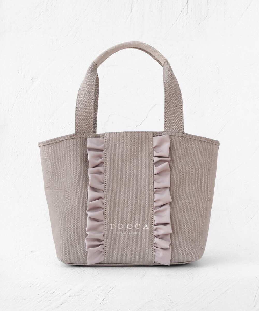【トッカ/TOCCA】の【A4サイズ対応】RIBBON FRILL CANVASTOTE キャンバストートバッグ インテリア・キッズ・メンズ・レディースファッション・服の通販 founy(ファニー) 　ファッション　Fashion　レディースファッション　Fashion for Women　バッグ　Bags　2024年　2024　2024-2025秋冬・A/W　Autumn/Winter 2024–25 AW24–25　冬　Winter / This Winter　おすすめ　Recommended / Our Picks　キャンバス　Canvas, Canvas Fabric　サテン　Satin, Glossy Fabric　フェミニン　Feminine, Girly　フォルム　Silhouette, Form　フリル　Frill, Ruffle　ポケット　Pocket, Pocket Detail　A/W・秋冬　Autumn/Winter　財布　Wallet, Purse　ビジネス 仕事 通勤　Business / Work / Commuting　グレージュ系|ID: prp329100004535394 ipo3291000000032644832