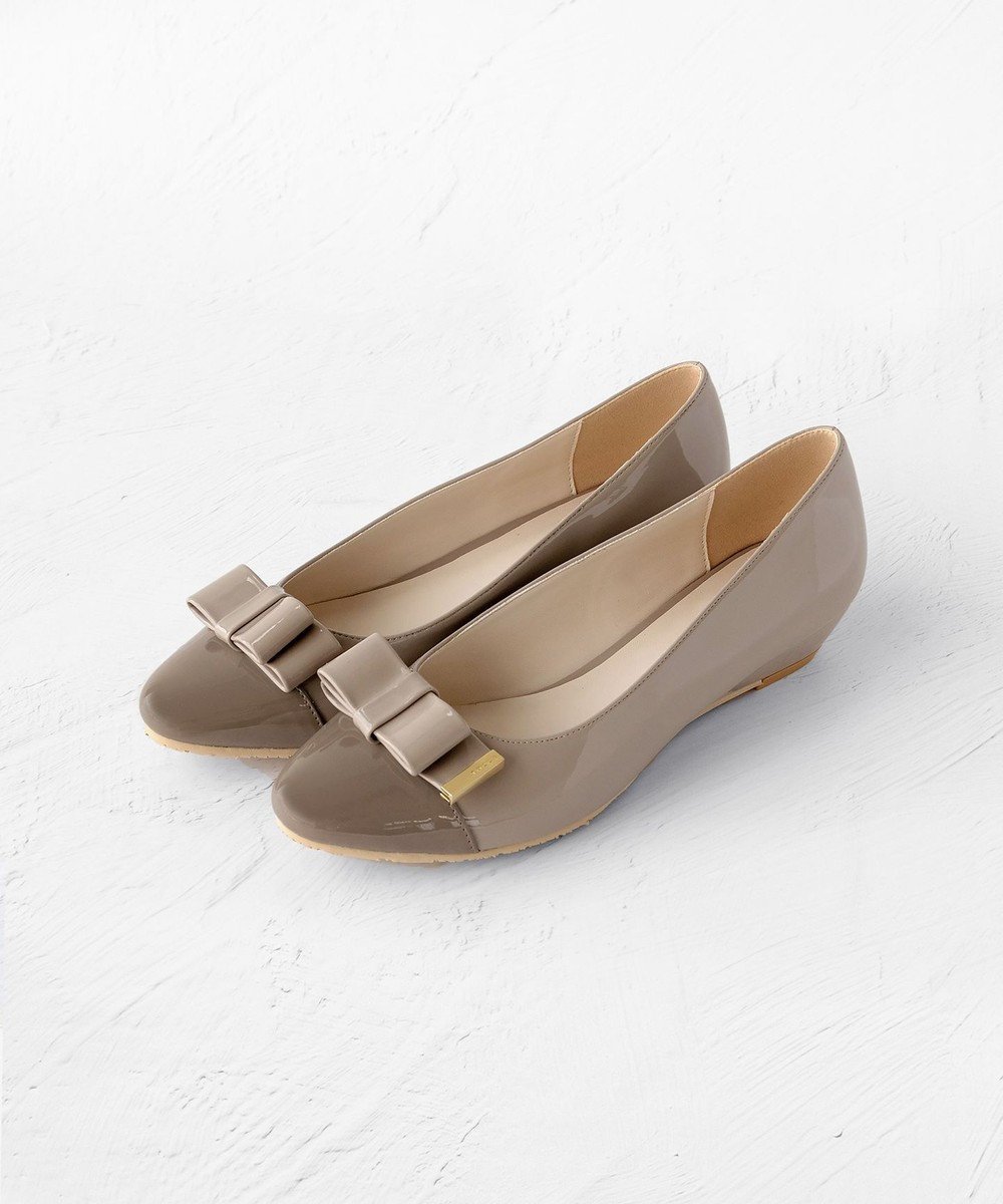 【トッカ/TOCCA】の【晴雨兼用】NUANCE RIBBON RAINPUMPS レインパンプス インテリア・キッズ・メンズ・レディースファッション・服の通販 founy(ファニー) 　ファッション　Fashion　レディースファッション　WOMEN　エナメル　Enamel　クッション　Cushion　フェミニン　Feminine　フォルム　Form　メタル　Metal　モダン　Modern　リボン　Ribbon　リュクス　Luxe　A/W・秋冬　Aw・Autumn/Winter・Fw・Fall-Winter　冬　Winter　ビジネス 仕事 通勤　Business　ベージュ系|ID: prp329100004535695 ipo3291000000032052634