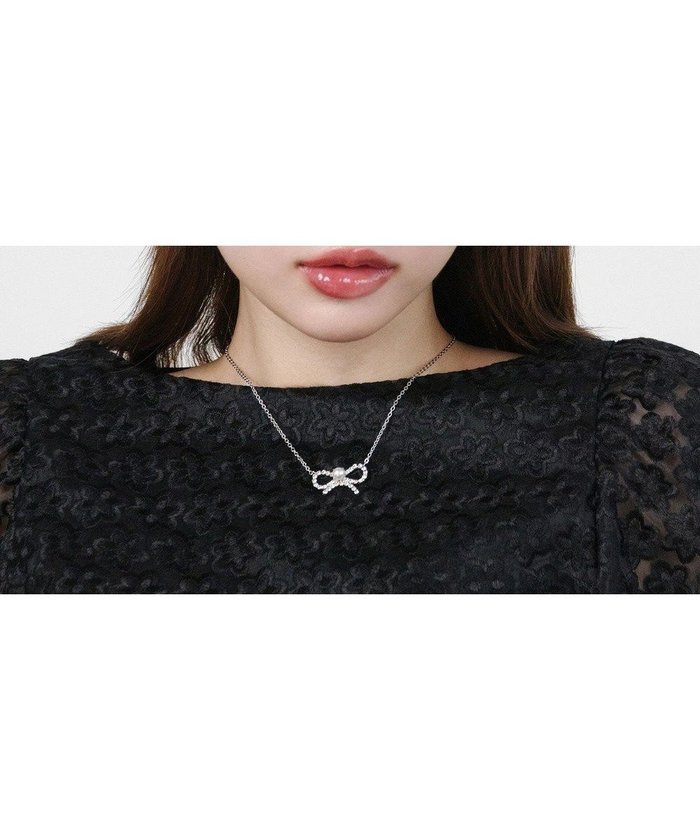【トッカ/TOCCA】のGLITTER RIBBIN NECKLACE ネックレス インテリア・キッズ・メンズ・レディースファッション・服の通販 founy(ファニー) https://founy.com/ ファッション Fashion レディースファッション Fashion for Women ジュエリー Jewelry ネックレス Necklaces & Pendants アクセサリー Fashion Accessories アシンメトリー Asymmetrical Style イヤリング Earrings ストーン Stone, Gem-Like 雑誌 Magazine, Fashion Magazine トレンド Trend, Trending Now ネックレス Necklace, Pendant Necklace パール Pearl, Pearl Accent ビジュー Bijou, Jewel-like Accent フォルム Silhouette, Form モダン Modern, Contemporary モチーフ Motif, Design Theme リボン Ribbon, Bow おすすめ Recommended / Our Picks エレガント 上品 Elegant ギフト プレゼント Gift / Present |ID: prp329100004535795 ipo3291000000033712726