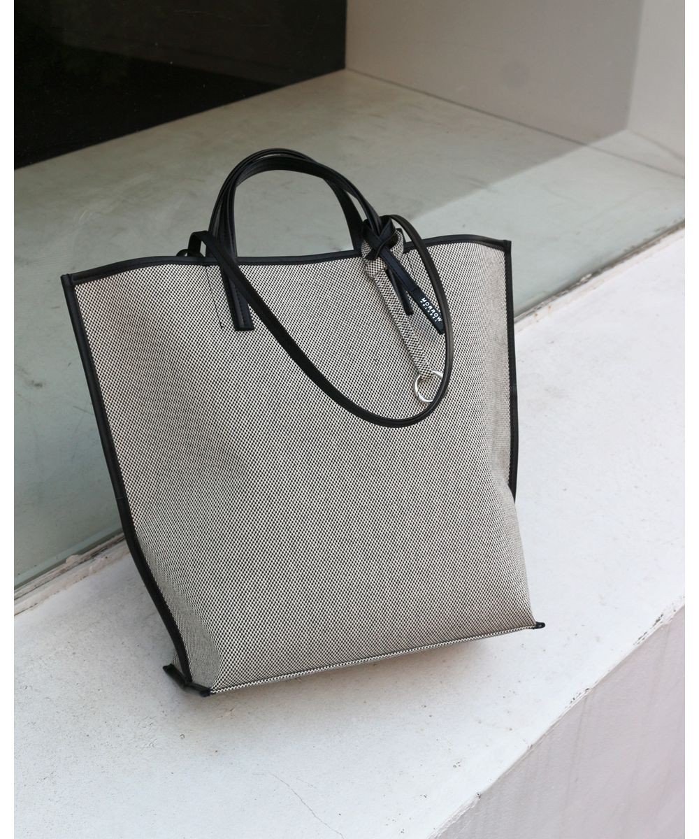 【モローバイサンク/MORROW by thank】の【A4サイズトートバッグ対応・軽い】VIVIAN MIDDLE インテリア・キッズ・メンズ・レディースファッション・服の通販 founy(ファニー) 　ファッション　Fashion　レディースファッション　WOMEN　バッグ　Bag　キャンバス　Canvas　傘　Umbrella　軽量　Lightweight　ショルダー　Shoulder　シンプル　Simple　スエード　Suede　スタンダード　Standard　財布　Wallet　定番　Standard　フォルム　Form　ポケット　Pocket　マグネット　Magnet　NEW・新作・新着・新入荷　New Arrivals　おすすめ　Recommend　日本製　Made In Japan　エレガント 上品　Elegant　ビジネス 仕事 通勤　Business　MIX キャンバス|ID: prp329100004536353 ipo3291000000032056066