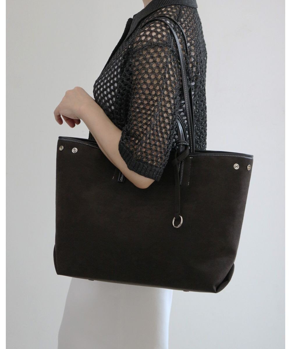 【モローバイサンク/MORROW by thank】の【A4サイズ対応・軽い】VIVIAN OBLONG インテリア・キッズ・メンズ・レディースファッション・服の通販 founy(ファニー) 　ファッション　Fashion　レディースファッション　Ladies' Fashion Online　バッグ　Bag　キャンバス　Canvas　傘　Umbrella　軽量　Lightweight　ショルダー　Shoulder　シンプル　Simple　スエード　Suede　スタンダード　Standard　財布　Wallet　定番　Standard　フォルム　Form　ポケット　Pocket　マグネット　Magnet　日本製　Made In Japan　エレガント 上品　Elegant　ビジネス 仕事 通勤　Business　ASスエード ブラック|ID: prp329100004536357 ipo3291000000032447572