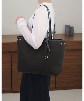 【モローバイサンク/MORROW by thank】の【A4サイズ収納可/軽量】VIVIAN OBLONG 人気、トレンドファッション・服の通販 founy(ファニー) ファッション Fashion レディースファッション Fashion for Women バッグ Bags キャンバス Canvas, Canvas Fabric 傘 Umbrella, Parasol 軽量 Lightweight, Ultra Light ショルダー Shoulder, Shoulder Strap シンプル Simple, Minimal スタンダード Standard, Basic 財布 Wallet, Purse 定番 Standard, Basic Item フォルム Silhouette, Form ポケット Pocket, Pocket Detail マグネット Magnet, Magnetic Closure 日本製 Made In Japan エレガント 上品 Elegant ビジネス 仕事 通勤 Business / Work / Commuting |ID:prp329100004536357