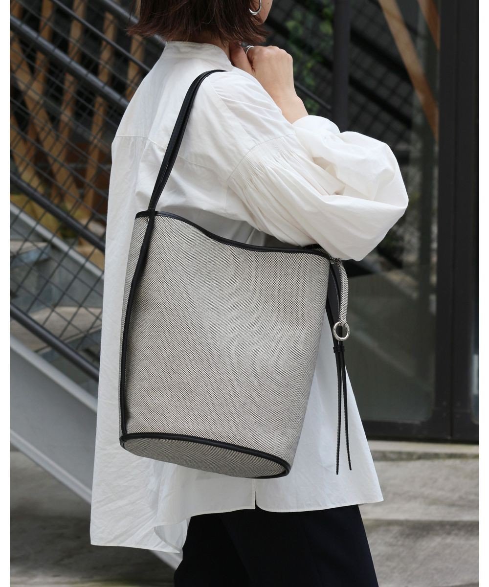 【モローバイサンク/MORROW by thank】の【A4サイズ対応・軽い】VIVIAN ONE SHOULDER インテリア・キッズ・メンズ・レディースファッション・服の通販 founy(ファニー) 　ファッション　Fashion　レディースファッション　Fashion for Women　キャンバス　Canvas, Canvas Fabric　ショルダー　Shoulder, Shoulder Strap　シンプル　Simple, Minimal　スタンダード　Standard, Basic　財布　Wallet, Purse　定番　Standard, Basic Item　ポケット　Pocket, Pocket Detail　日本製　Made In Japan　エレガント 上品　Elegant　MIX キャンバス|ID: prp329100004536359 ipo3291000000032730500