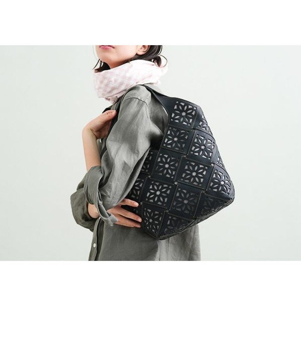 【ゲンテン/genten】のサスティナブルカットワーク トートバッグ(大) 人気、トレンドファッション・服の通販 founy(ファニー) 　ファッション　Fashion　レディースファッション　WOMEN　バッグ　Bag　定番　Standard　パターン　Pattern　ポケット　Pocket　ワーク　Work　 other-1|ID: prp329100004537316 ipo3291000000032197598