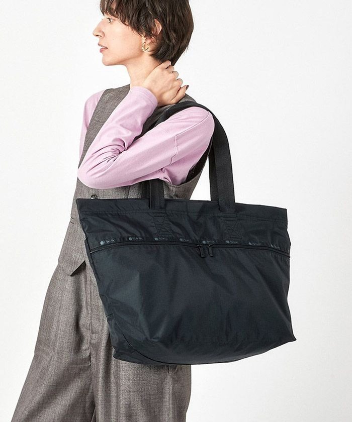 【レスポートサック/LeSportsac】のCARLIN ZIP TOP TOTE BAG/リサイクルドブラックJP インテリア・キッズ・メンズ・レディースファッション・服の通販 founy(ファニー) https://founy.com/ ファッション Fashion レディースファッション WOMEN バッグ Bag 軽量 Lightweight シンプル Simple スポーツ Sports トラベル Travel 人気 Popularity プリント Print ボストン Boston ポケット Pocket 無地 Plain Color ラップ Wrap おすすめ Recommend 旅行 Travel ビジネス 仕事 通勤 Business |ID: prp329100004537417 ipo3291000000032063361