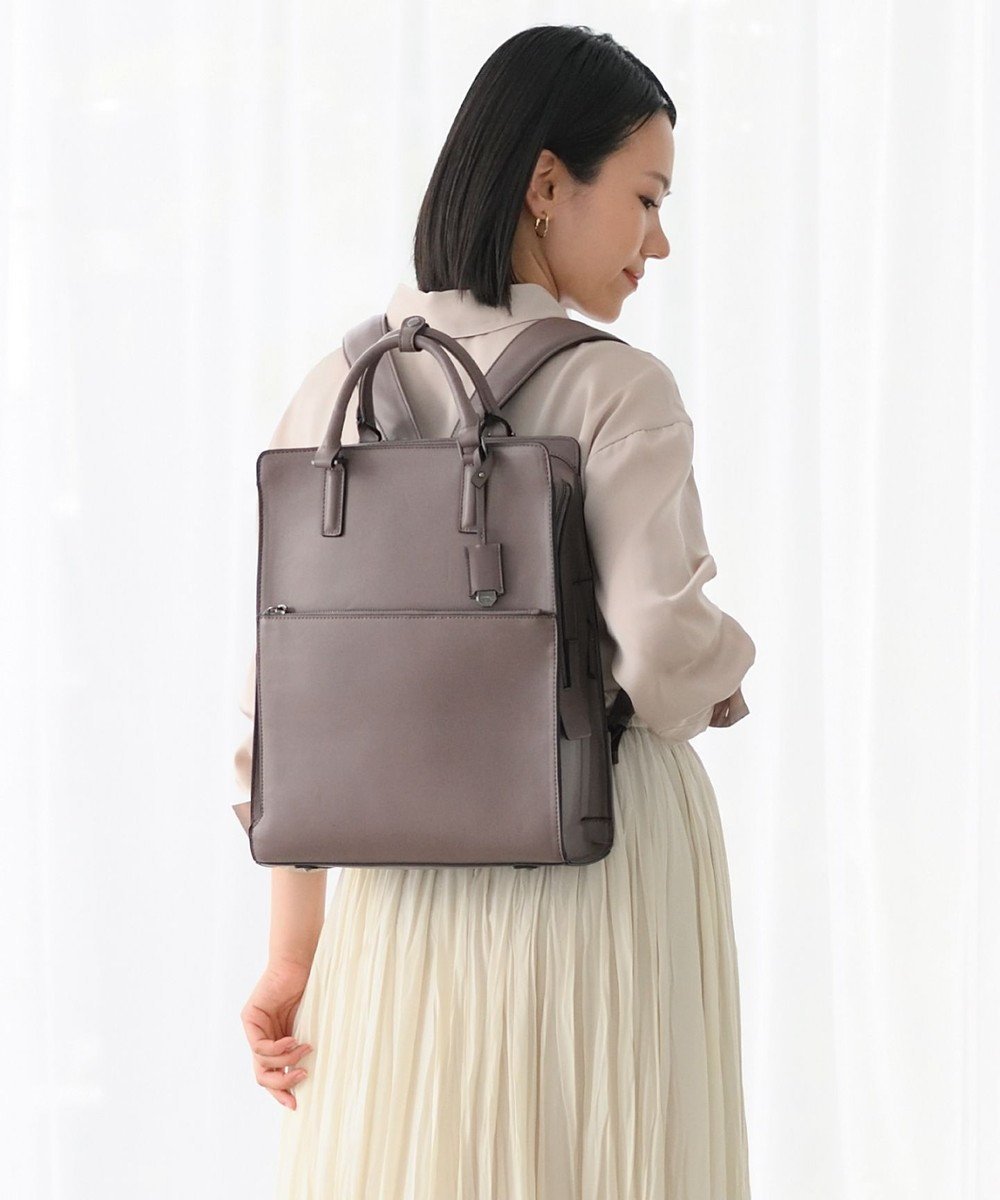 【エースバッグズアンドラゲッジ/ACE BAGS & LUGGAGE】のW .Day Night スペロ 2WAYリュック A4サイズ 15162 ダブルアンドデイナイト スクエアリュック トートバッグ ハンドバッグ インテリア・キッズ・メンズ・レディースファッション・服の通販 founy(ファニー) 　ファッション　Fashion　レディースファッション　WOMEN　バッグ　Bag　コンパクト　Compact　傘　Umbrella　スエード　Suede　スクエア　Square　スーツ　Suit　ダウン　Down　ハンドバッグ　Handbag　フロント　Front　ポケット　Pocket　リュック　Ruck Sack　ワーク　Work　おすすめ　Recommend　ビジネス 仕事 通勤　Business　トープ|ID: prp329100004537436 ipo3291000000032136627