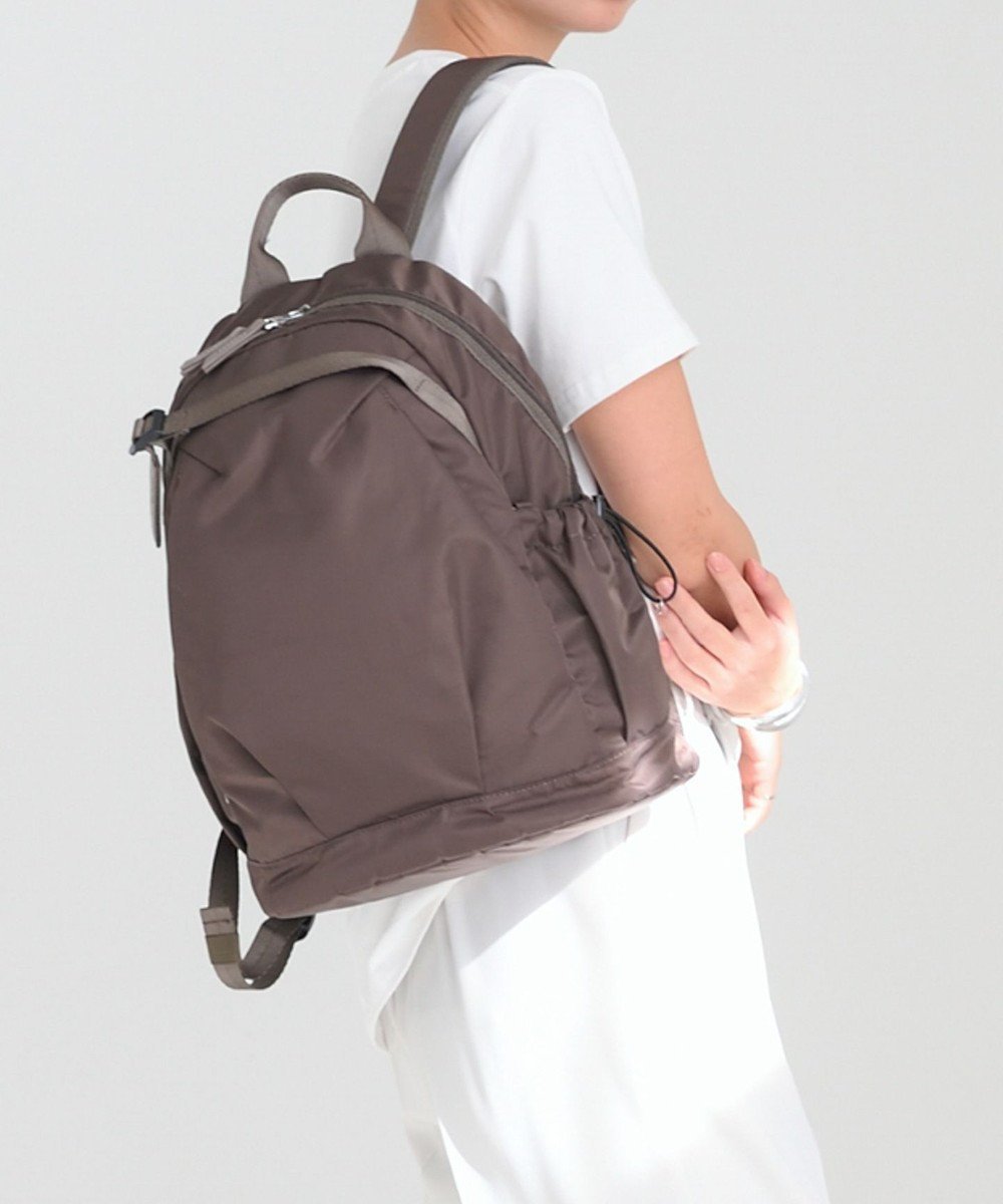 【エースバッグズアンドラゲッジ/ACE BAGS & LUGGAGE】のW .Day/Night アウリンコ ラウンドリュック B5 11.0インチタブレット 15173 ダブルアンドデイナイト インテリア・キッズ・メンズ・レディースファッション・服の通販 founy(ファニー) 　ファッション　Fashion　レディースファッション　WOMEN　バッグ　Bag　クッション　Cushion　ショルダー　Shoulder　スリーブ　Sleeve　ドローコード　Draw Cord　手帳　Pocket Book　フロント　Front　ポケット　Pocket　メッシュ　Mesh　ラウンド　Round　リュック　Ruck Sack　楽ちん　Easy　ワーク　Work　再入荷　Restock/Back In Stock/Re Arrival　おすすめ　Recommend　スーツケース キャリーケース　Suitcase　ビジネス 仕事 通勤　Business　モカ|ID: prp329100004537520 ipo3291000000032146993